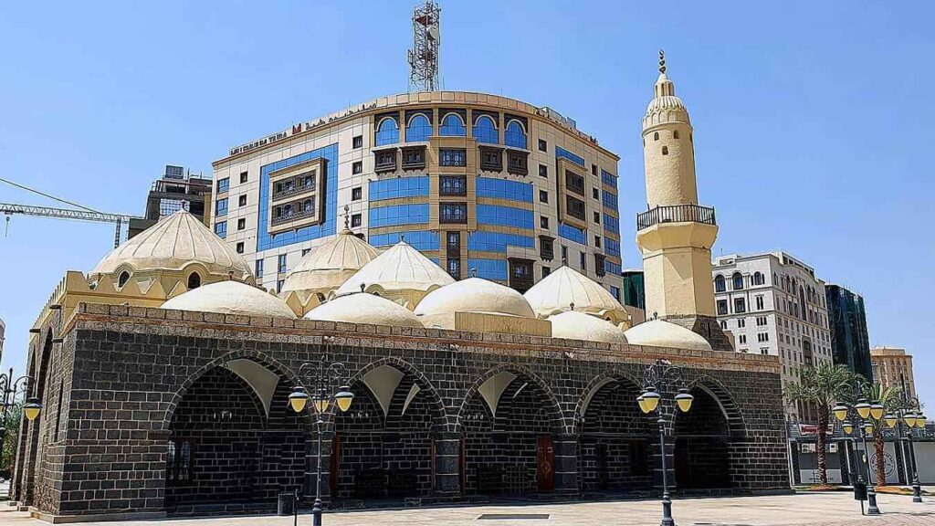 The Historical and Religious Significance of Masjid al-Ghamama