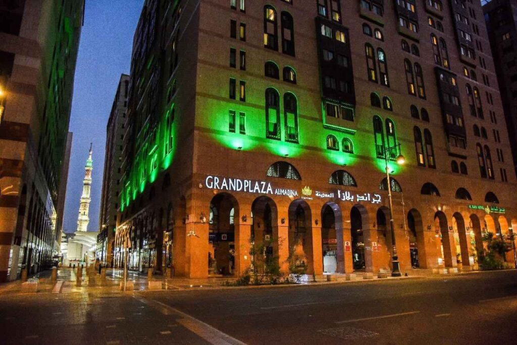 How Far Is Miqat Dhu al-Hulayfah From Madinah Hotels?